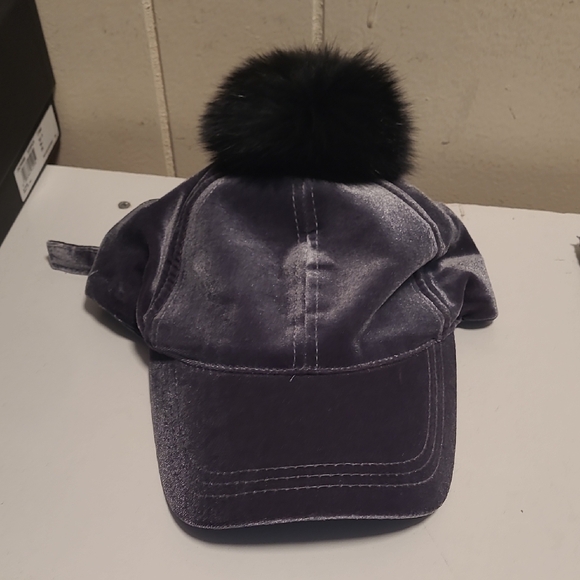 Elegant Black Velvet Women's Cap with Pom Pom - Picture 1 of 2